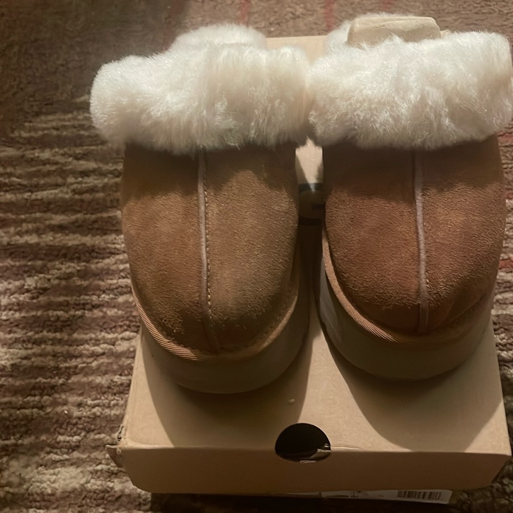 Ugg, size 7 women's, tan color - Picture 1 of 1